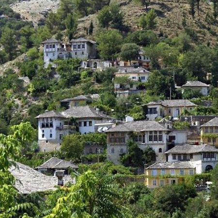 Ruols guesthouse Gjirokastër Eksteriør billede
