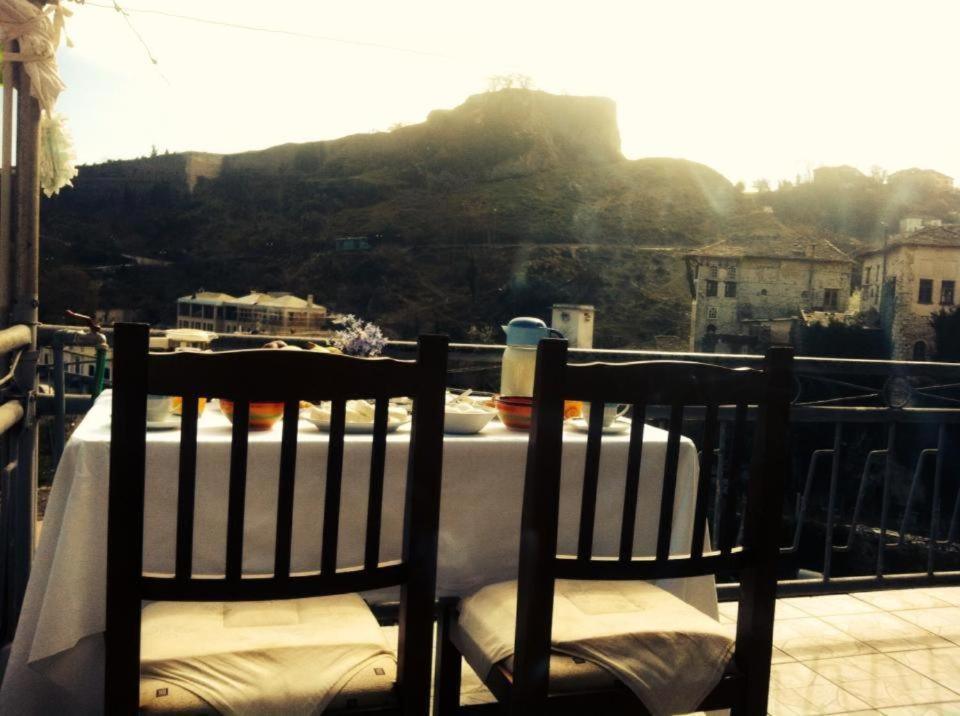 Ruols guesthouse Gjirokastër Eksteriør billede