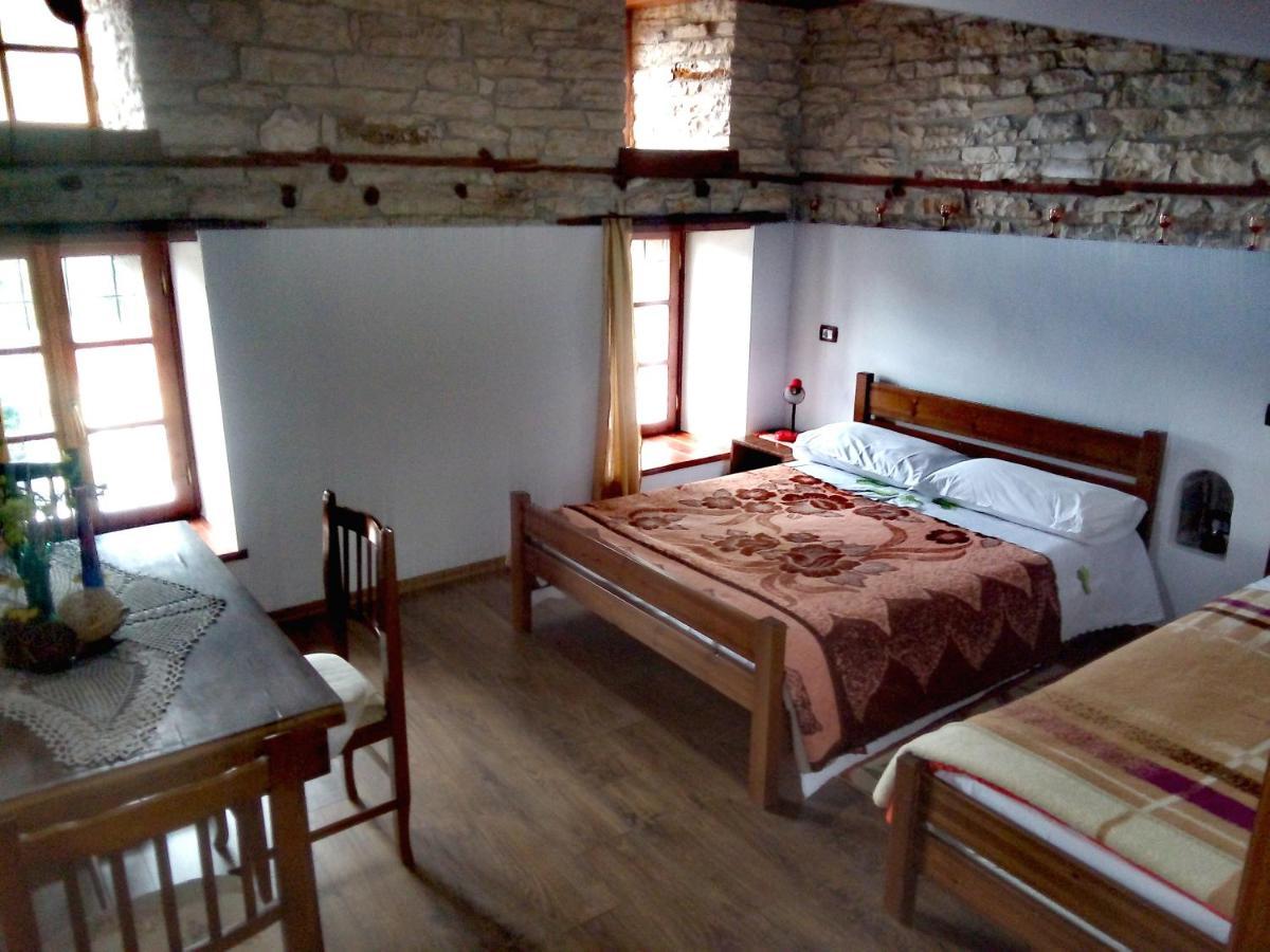 Ruols guesthouse Gjirokastër Eksteriør billede