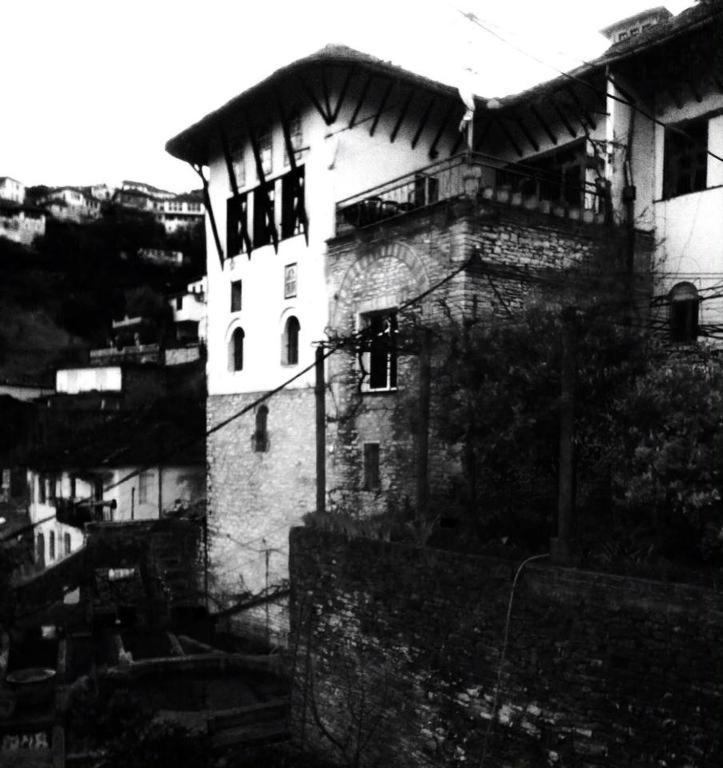 Ruols guesthouse Gjirokastër Eksteriør billede