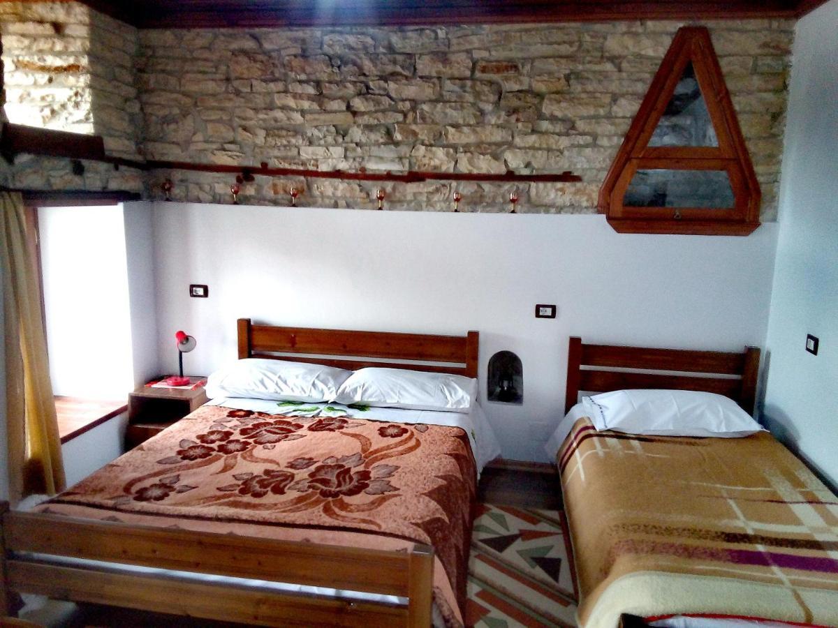 Ruols guesthouse Gjirokastër Eksteriør billede