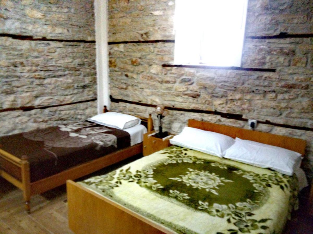 Ruols guesthouse Gjirokastër Eksteriør billede