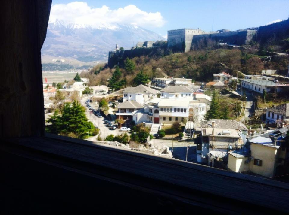 Ruols guesthouse Gjirokastër Eksteriør billede