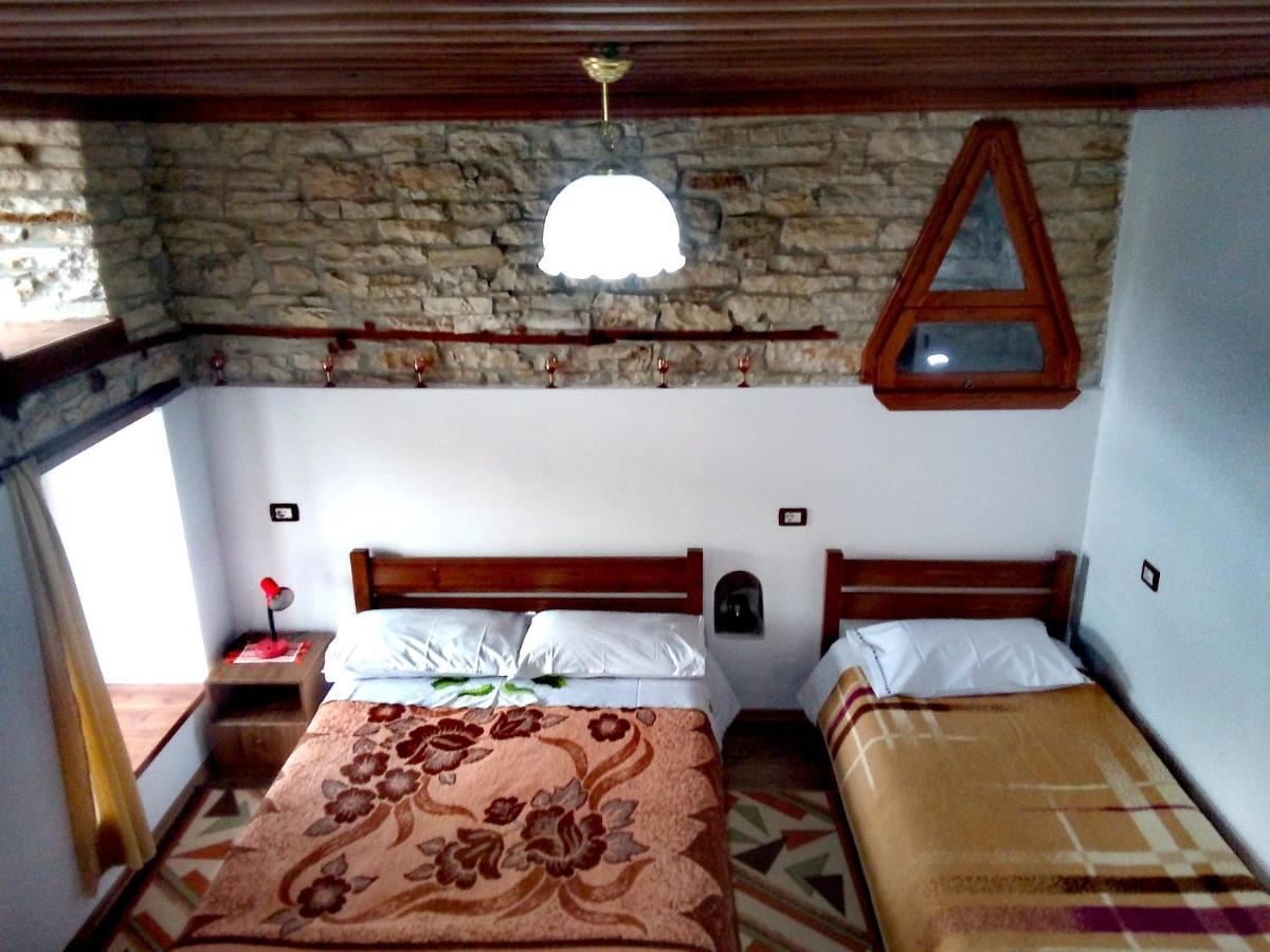 Ruols guesthouse Gjirokastër Eksteriør billede