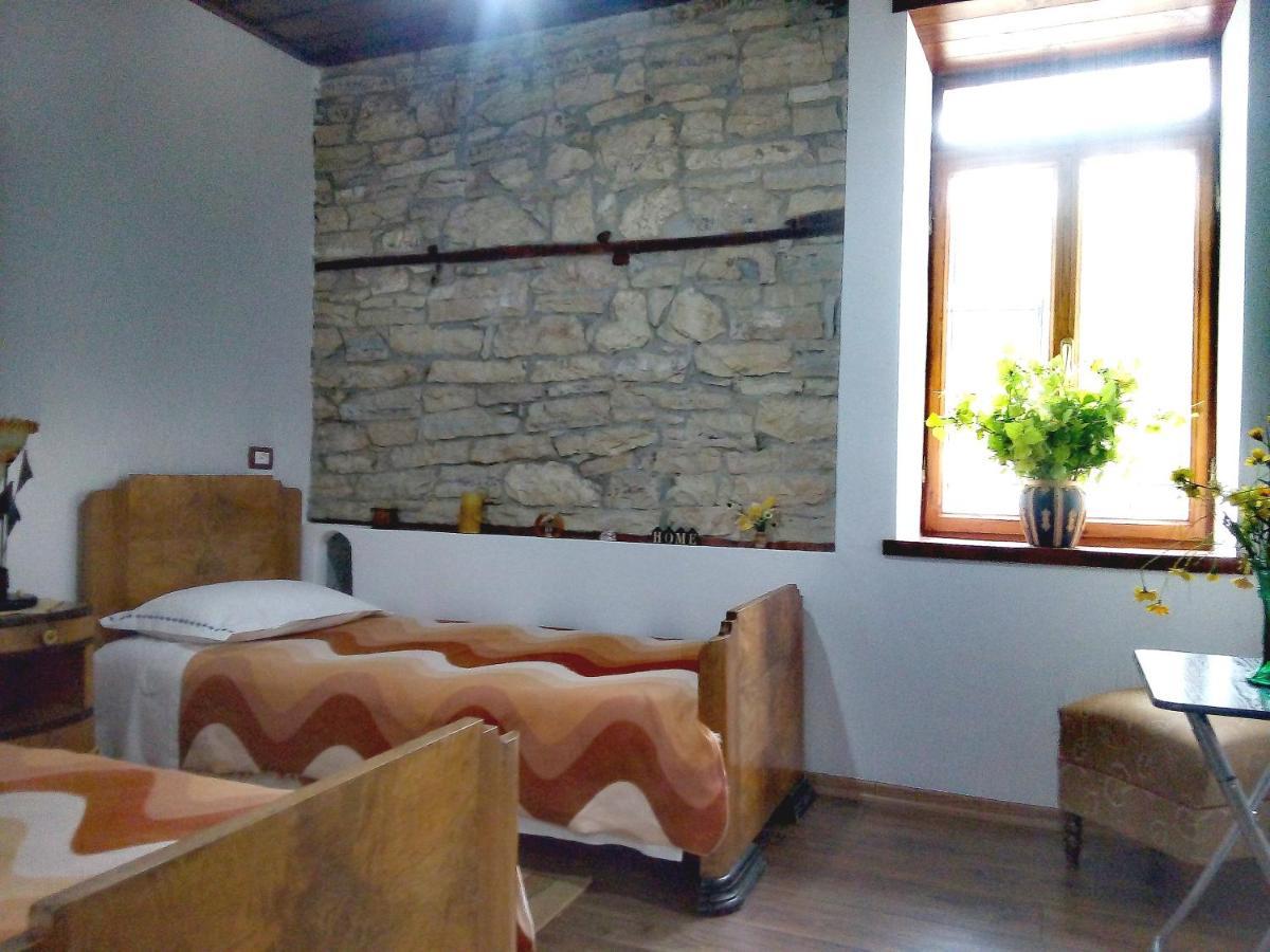 Ruols guesthouse Gjirokastër Eksteriør billede