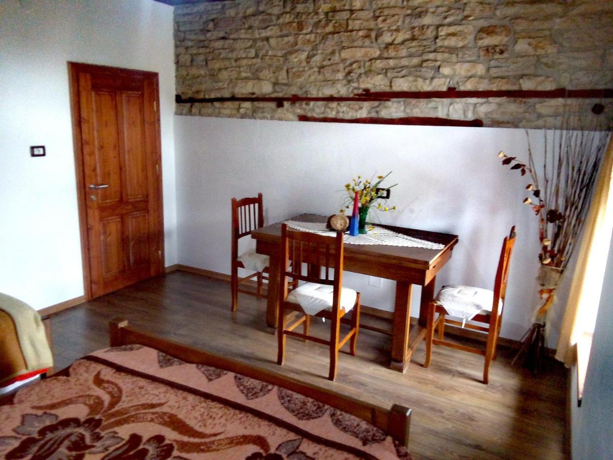 Ruols guesthouse Gjirokastër Eksteriør billede