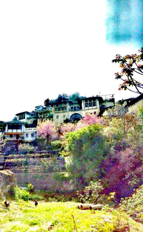 Ruols guesthouse Gjirokastër Eksteriør billede