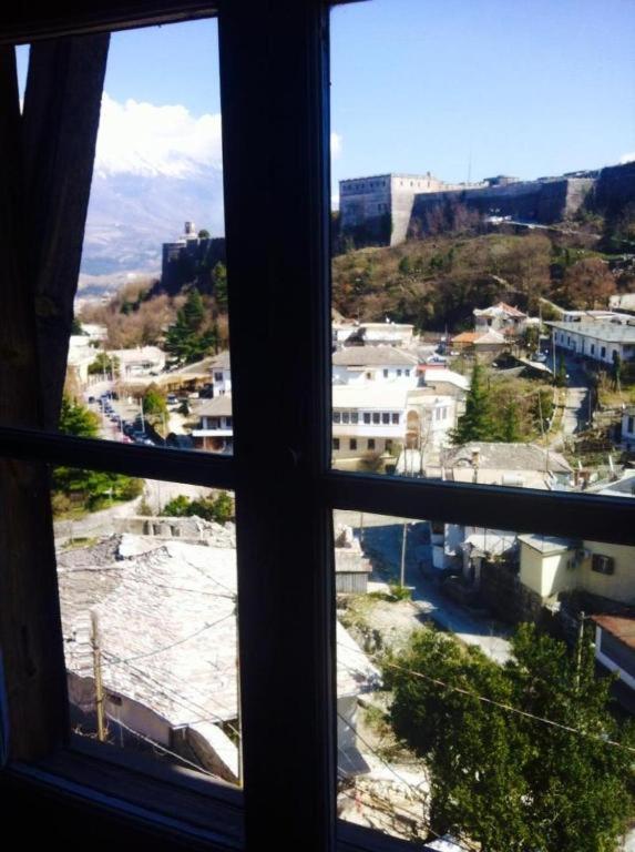 Ruols guesthouse Gjirokastër Eksteriør billede