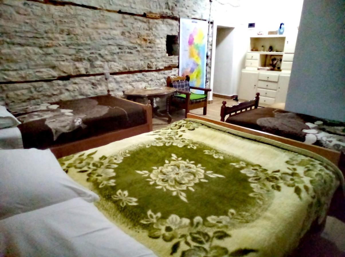 Ruols guesthouse Gjirokastër Eksteriør billede