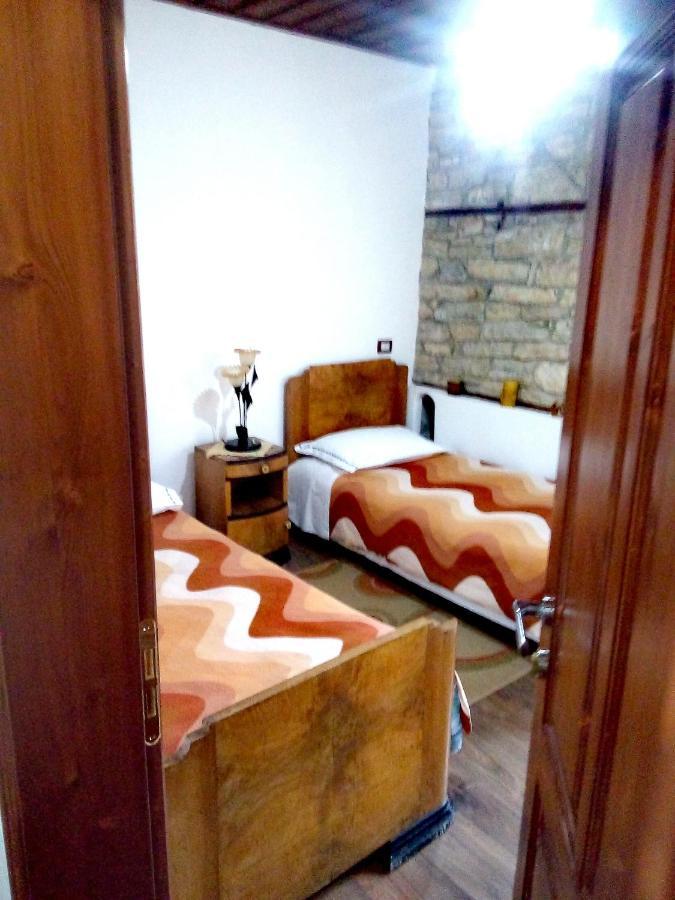 Ruols guesthouse Gjirokastër Eksteriør billede