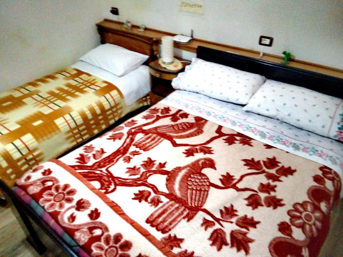 Ruols guesthouse Gjirokastër Eksteriør billede